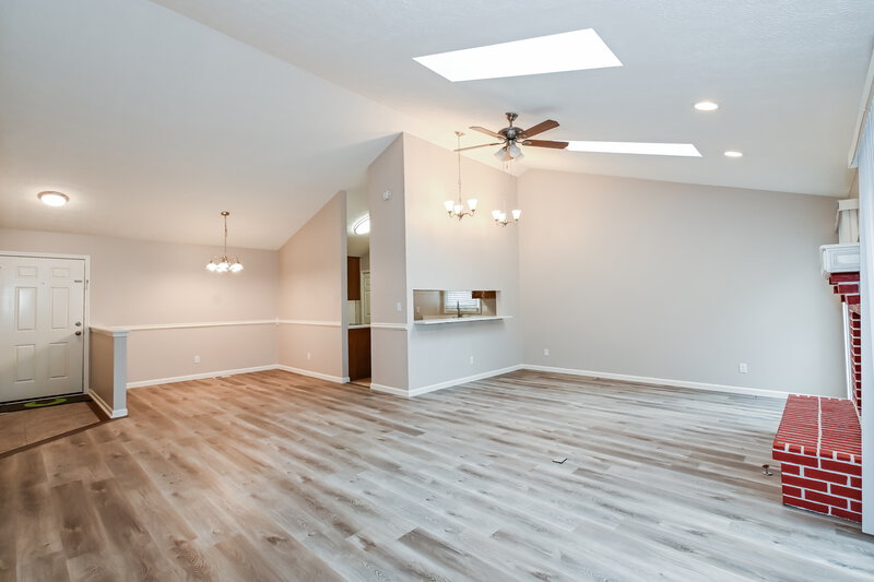 1,840/Mo, 1068 W Southport Rd Indianapolis, IN 46217 Living Room View