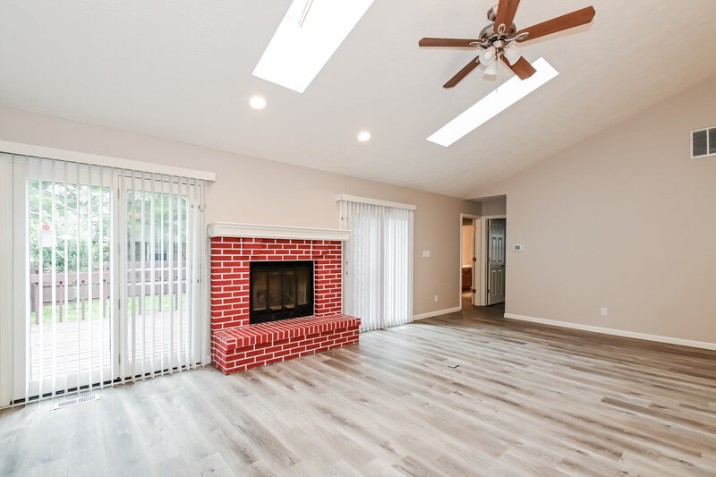 1,840/Mo, 1068 W Southport Rd Indianapolis, IN 46217 Living Room View 2