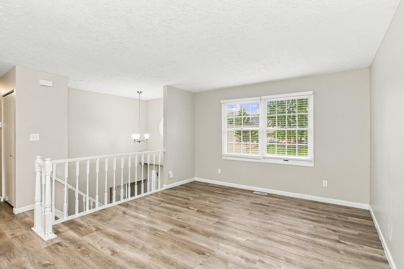 2,175/Mo, 532 Hunters Trail Greenwood, IN 46142 Living Room View