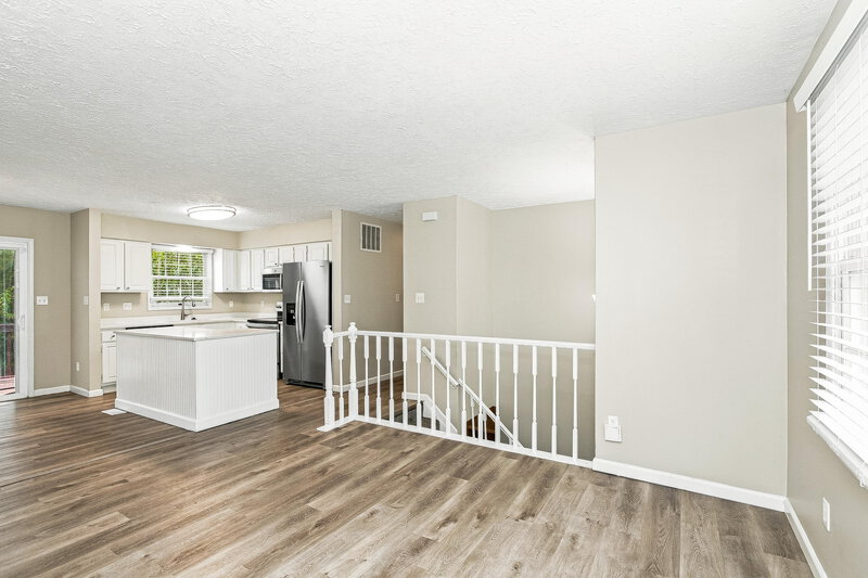 2,175/Mo, 532 Hunters Trail Greenwood, IN 46142 Living Room View 2