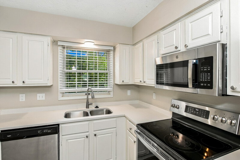 2,175/Mo, 532 Hunters Trail Greenwood, IN 46142 Kitchen View