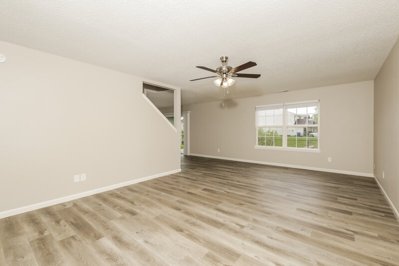 2,710/Mo, 649 Meadows Edge Ln Indianapolis, IN 46217 Living Room View 2
