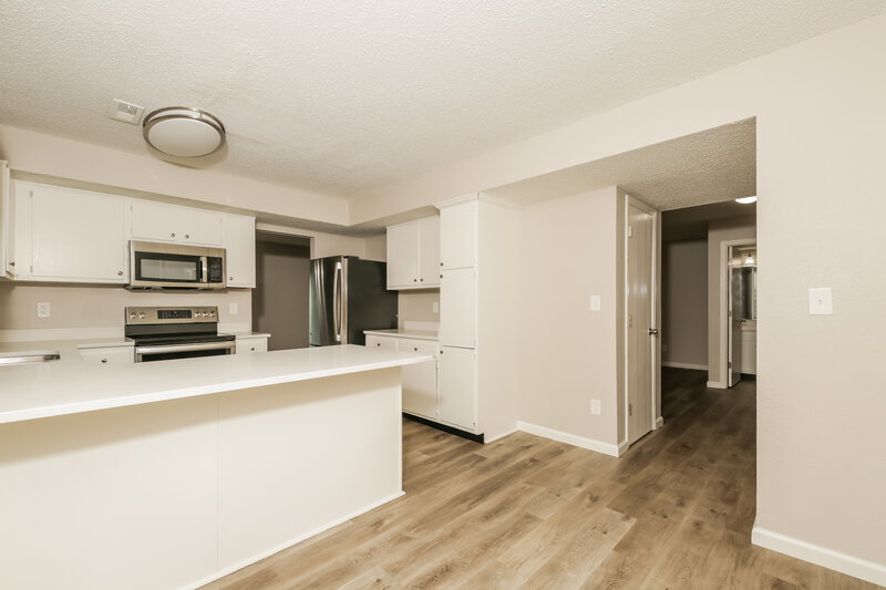2,710/Mo, 649 Meadows Edge Ln Indianapolis, IN 46217 Kitchen View