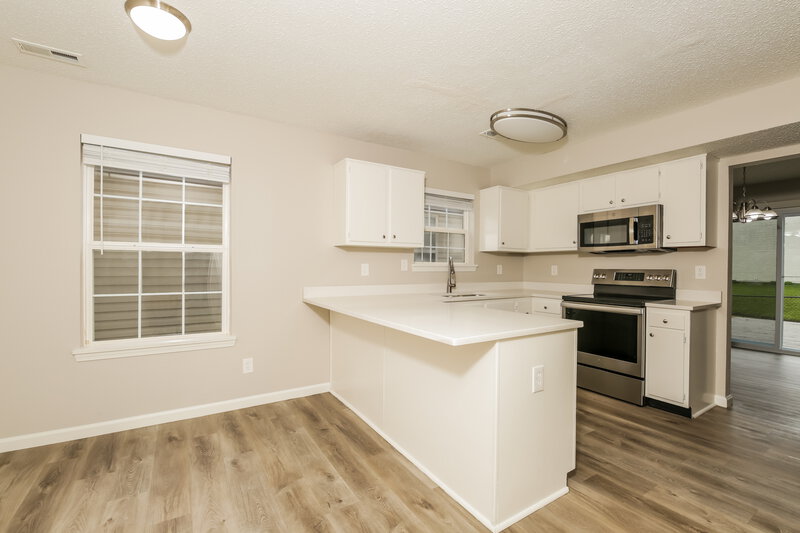 2,710/Mo, 649 Meadows Edge Ln Indianapolis, IN 46217 Kitchen View 2
