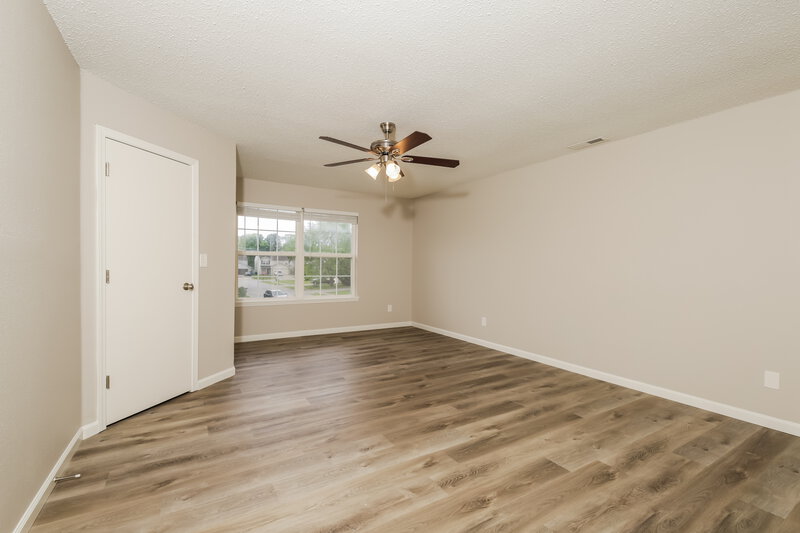 2,710/Mo, 649 Meadows Edge Ln Indianapolis, IN 46217 Main Bedroom View 2