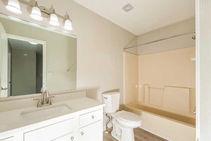 2,710/Mo, 649 Meadows Edge Ln Indianapolis, IN 46217 Bathroom View