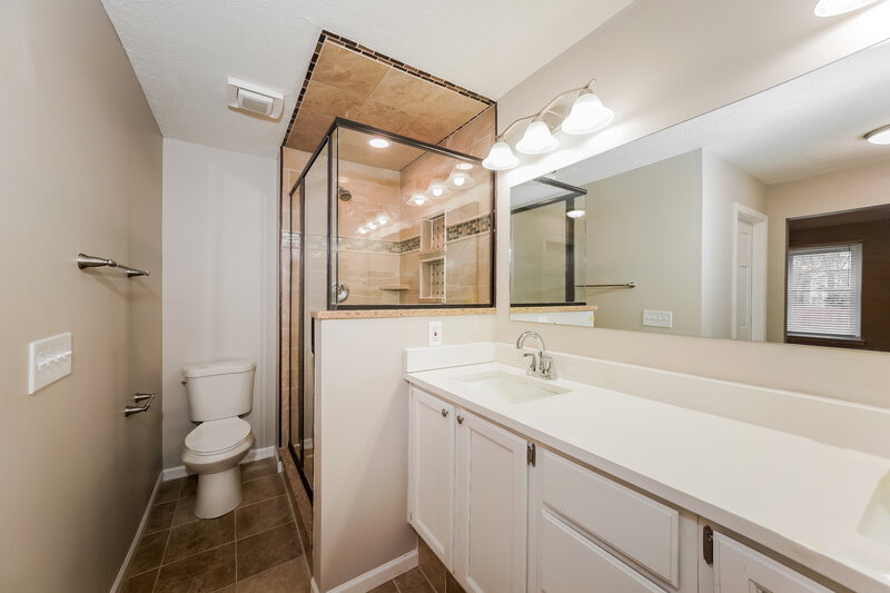 1,975/Mo, 130 Huddleston Dr N Indianapolis, IN 46217 Main Bathroom View