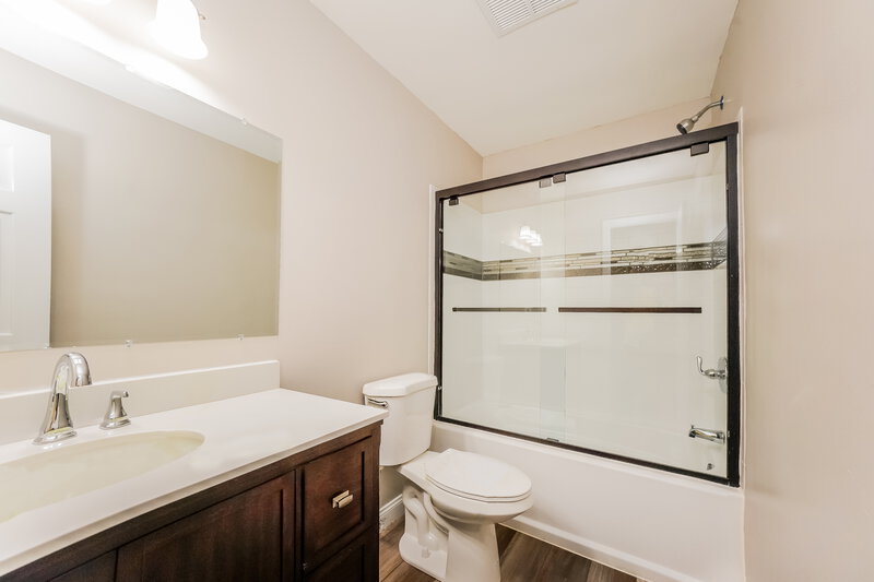 1,975/Mo, 130 Huddleston Dr N Indianapolis, IN 46217 Bathroom View