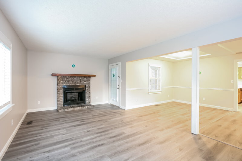 2,210/Mo, 5015 Sylvan Rd Indianapolis, IN 46228 Living Room View