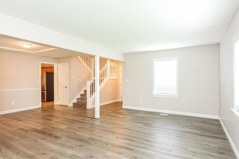 2,235/Mo, 5015 Sylvan Rd Indianapolis, IN 46228 Living Room View 2