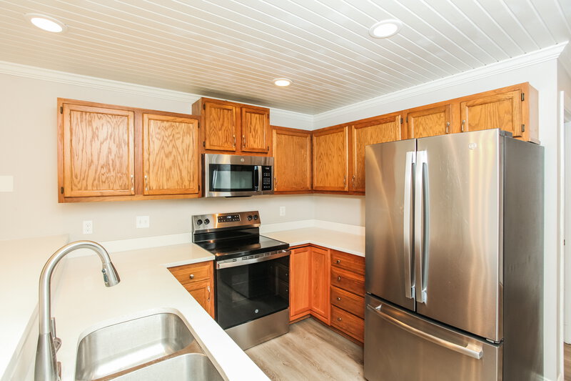 2,235/Mo, 5015 Sylvan Rd Indianapolis, IN 46228 Kitchen View