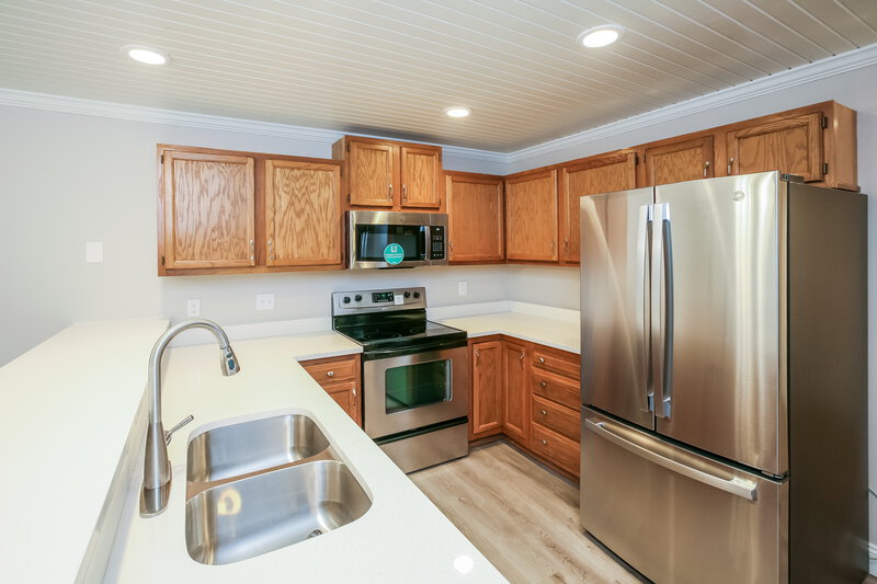 2,210/Mo, 5015 Sylvan Rd Indianapolis, IN 46228 Kitchen View 2