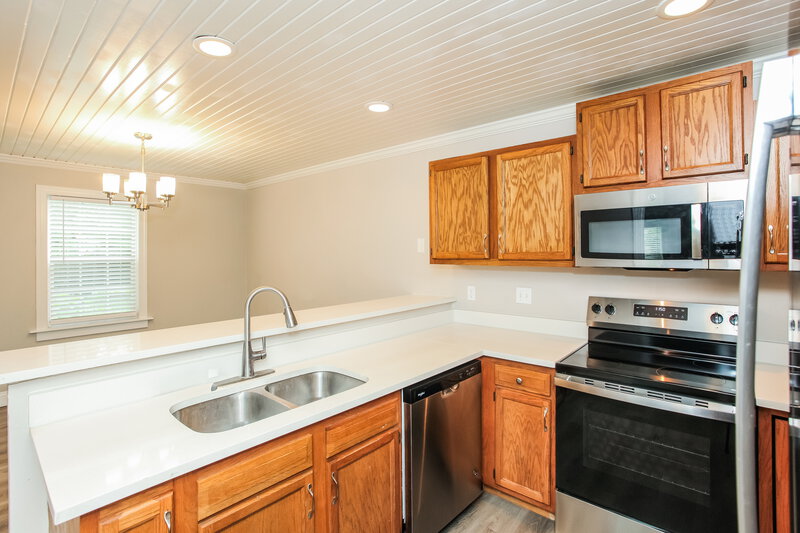 2,235/Mo, 5015 Sylvan Rd Indianapolis, IN 46228 Kitchen View 2