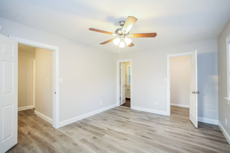 2,210/Mo, 5015 Sylvan Rd Indianapolis, IN 46228 Main Bedroom View 2