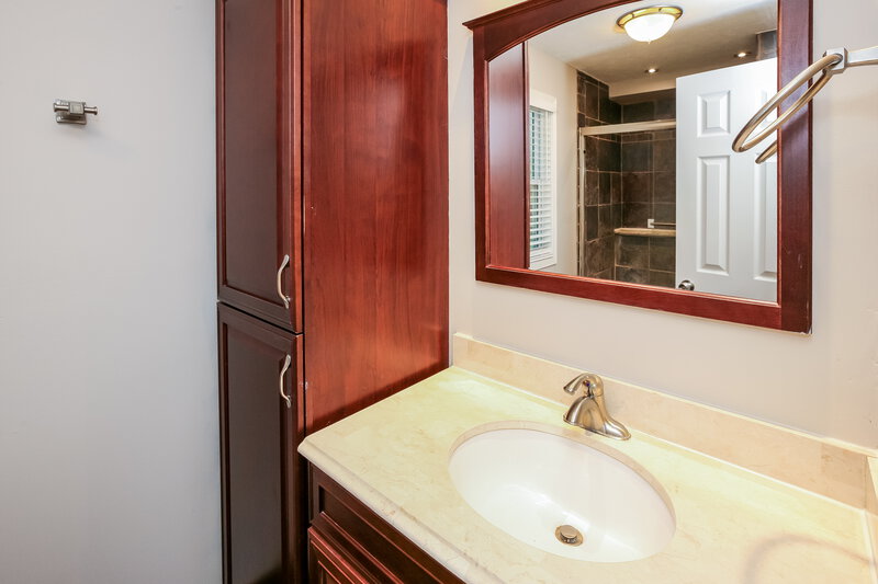 2,210/Mo, 5015 Sylvan Rd Indianapolis, IN 46228 Bathroom View