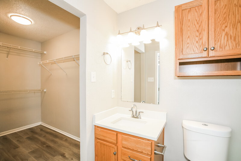 1,585/Mo, 8350 Ingalls Way Camby, IN 46113 Main Bathroom View
