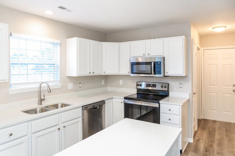 1,950/Mo, 5845 Poole Place Noblesville, IN 46060 Kitchen View