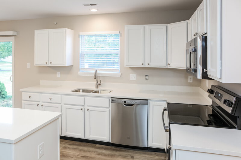 1,950/Mo, 5845 Poole Place Noblesville, IN 46060 Kitchen View 2
