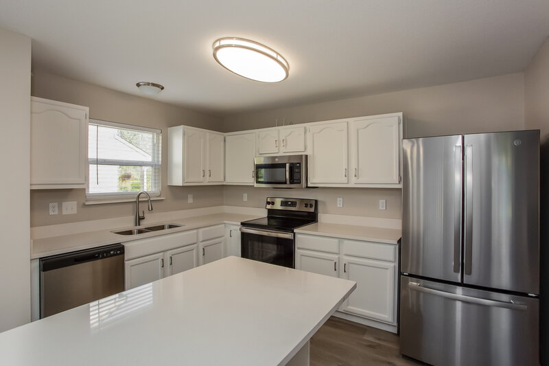 2,595/Mo, 7018 Oldham Drive Indianapolis, IN 46221 Kitchen View