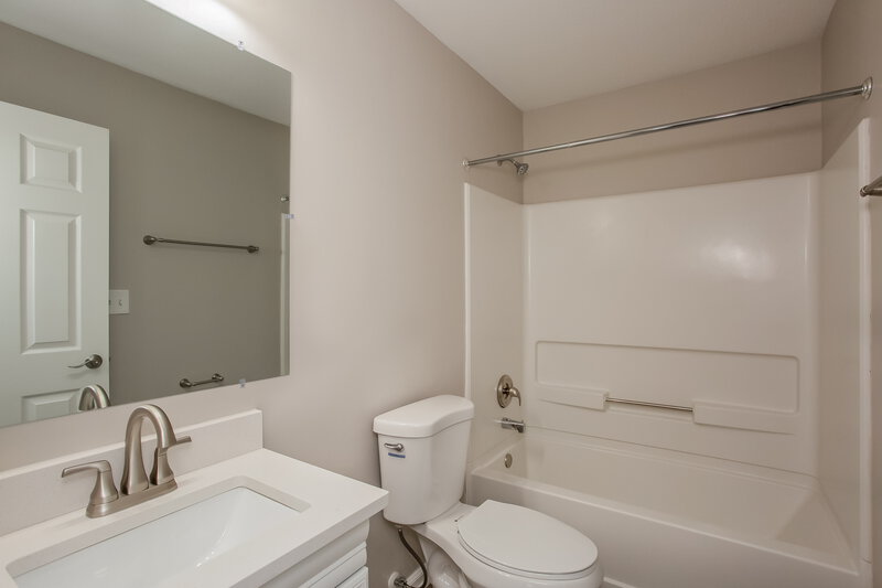 2,595/Mo, 7018 Oldham Drive Indianapolis, IN 46221 Bathroom View