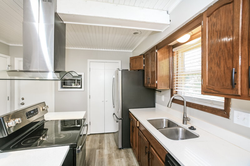 1,970/Mo, 5715 Quail Rd Indianapolis, IN 46278 Kitchen View