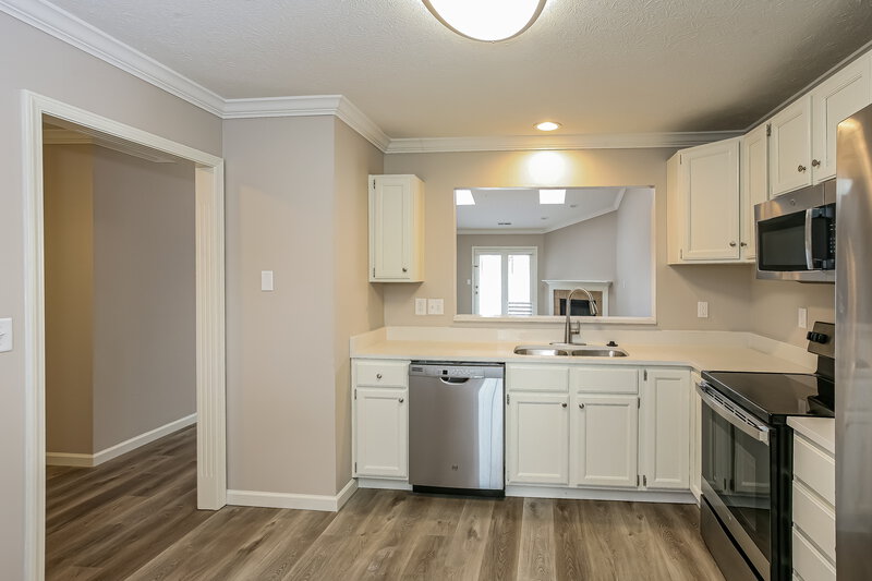 1,995/Mo, 1108 W Southport Rd Indianapolis, IN 46217 Kitchen View