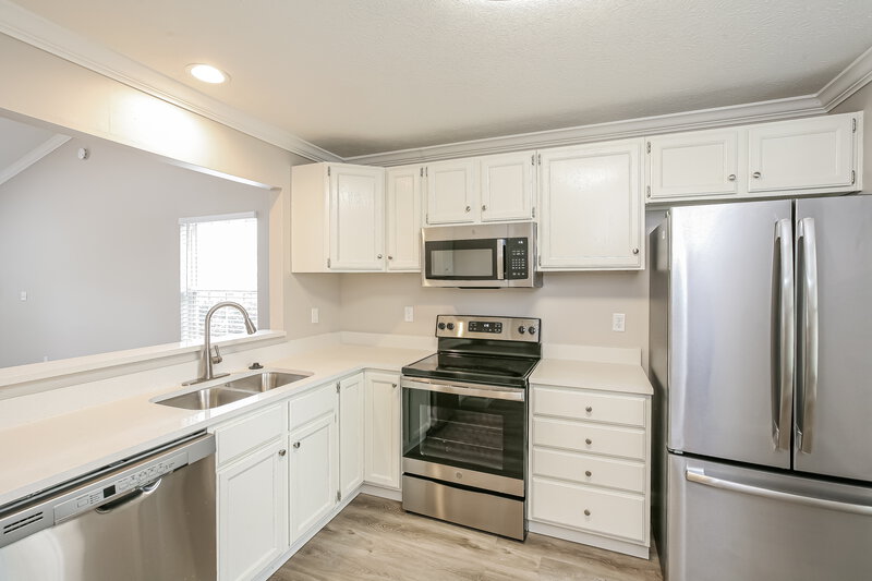 1,995/Mo, 1108 W Southport Rd Indianapolis, IN 46217 Kitchen View 2