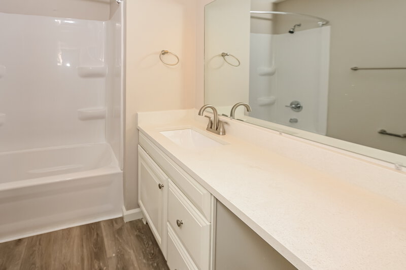 1,995/Mo, 1108 W Southport Rd Indianapolis, IN 46217 Main Bathroom View