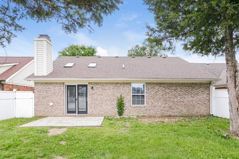 1,995/Mo, 1108 W Southport Rd Indianapolis, IN 46217 Rear View