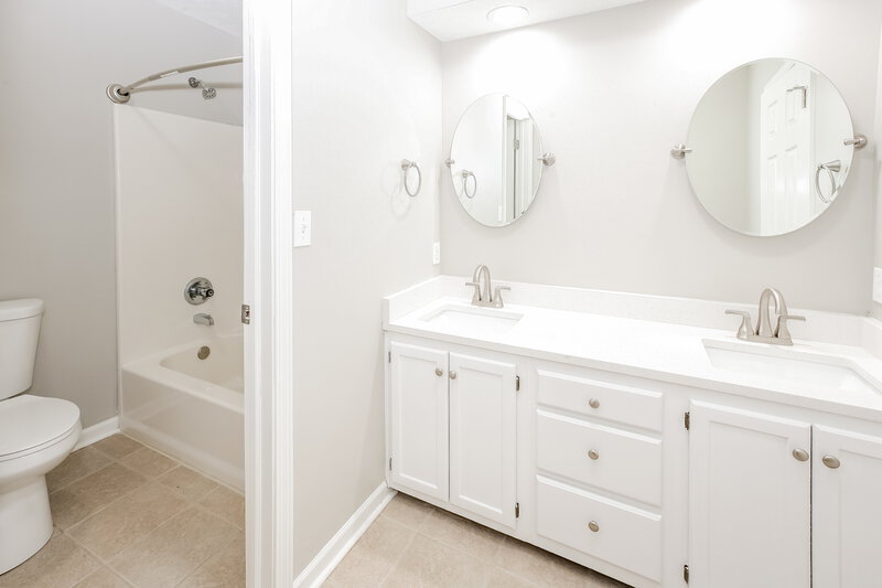 2,125/Mo, 7345 Red Rock Rd Indianapolis, IN 46236 Main Bathroom View