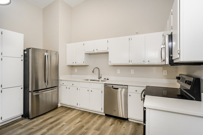 1,560/Mo, 6471 Amick Way Indianapolis, IN 46268 Kitchen View 2