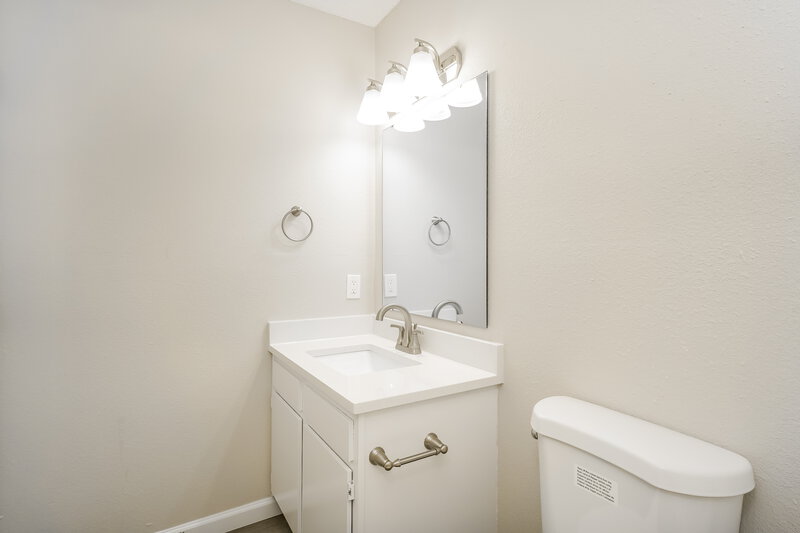 1,560/Mo, 6471 Amick Way Indianapolis, IN 46268 Bathroom View
