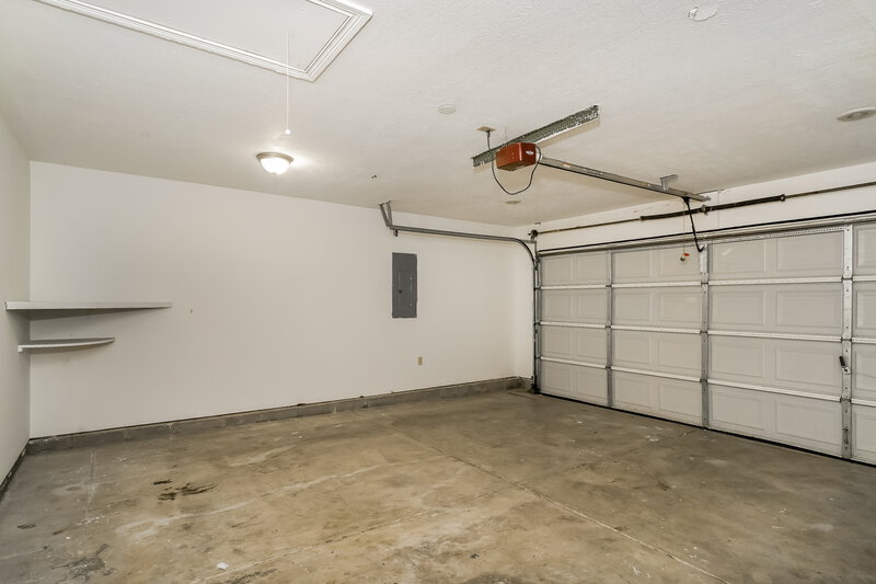 1,560/Mo, 6471 Amick Way Indianapolis, IN 46268 Garage View