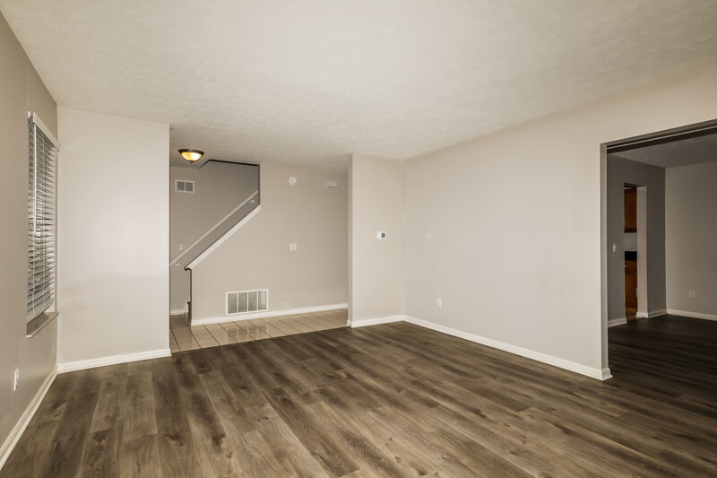 2,350/Mo, 1861 Ambassador Ct Indianapolis, IN 46214 Living Room View