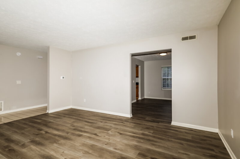 2,350/Mo, 1861 Ambassador Ct Indianapolis, IN 46214 Living Room View 2