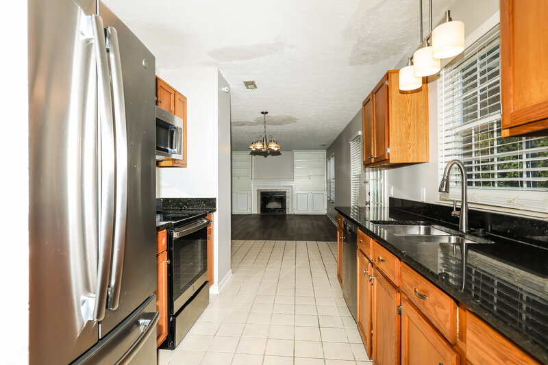 2,350/Mo, 1861 Ambassador Ct Indianapolis, IN 46214 Kitchen View