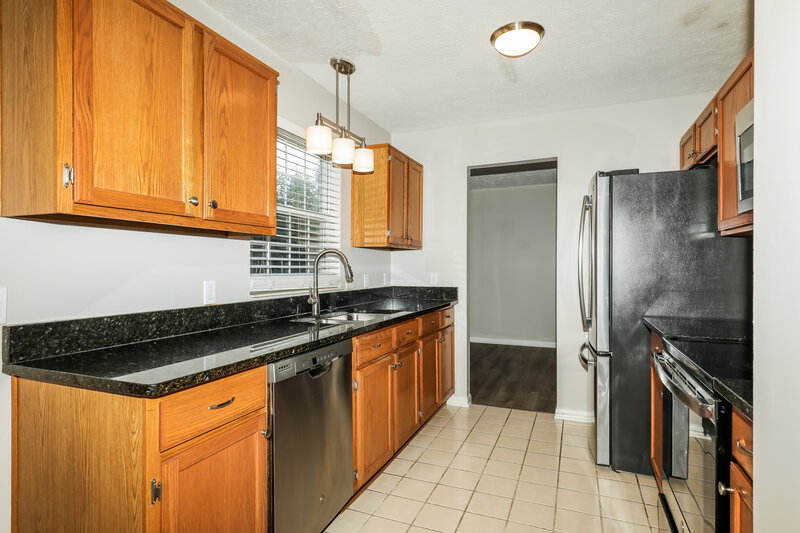 2,350/Mo, 1861 Ambassador Ct Indianapolis, IN 46214 Kitchen View 2
