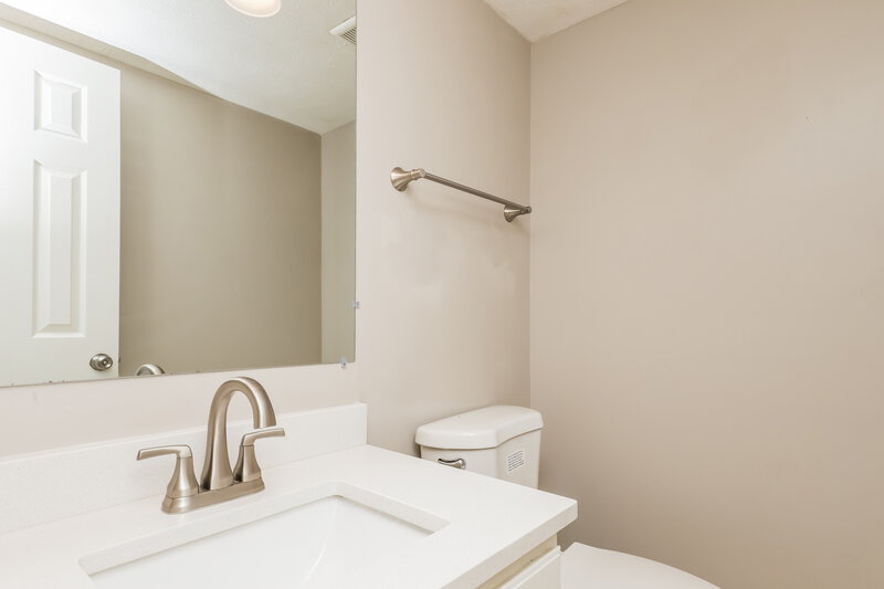 2,350/Mo, 1861 Ambassador Ct Indianapolis, IN 46214 Bathroom View 2