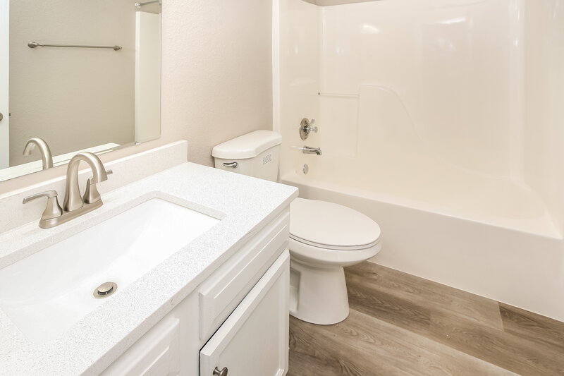 1,825/Mo, 1417 Green Spring Way Greenwood, IN 46143 Main Bathroom View