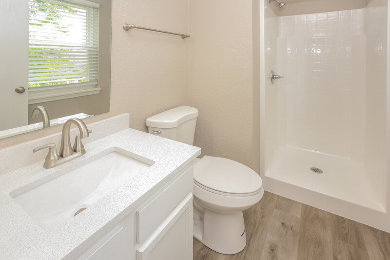 1,825/Mo, 1417 Green Spring Way Greenwood, IN 46143 Bathroom View