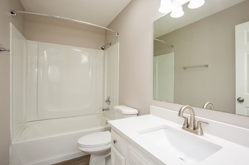 2,470/Mo, 6404 Amarillo Way Indianapolis, IN 46237 Main Bathroom View