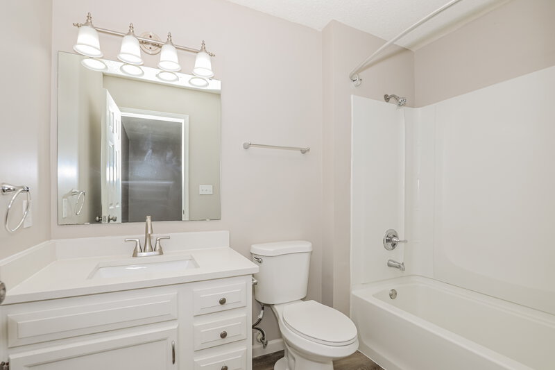 1,985/Mo, 6404 Amarillo Way Indianapolis, IN 46237 Main Bathroom View