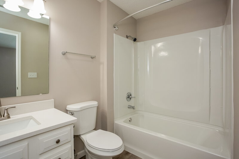 2,470/Mo, 6404 Amarillo Way Indianapolis, IN 46237 Bathroom View