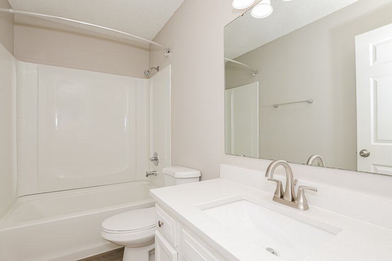 1,985/Mo, 6404 Amarillo Way Indianapolis, IN 46237 Bathroom View