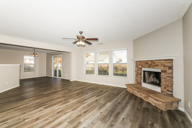 1,935/Mo, 8117 Retreat Ln Indianapolis, IN 46259 Living Room View 2