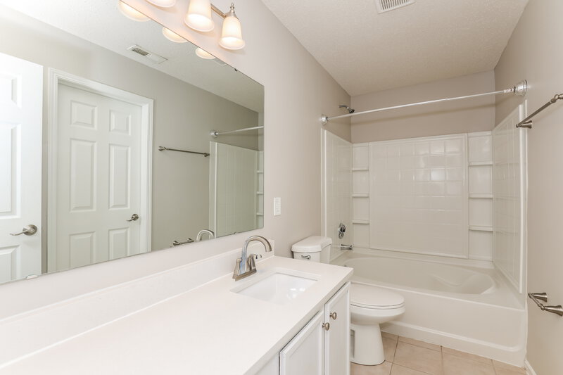 1,935/Mo, 8117 Retreat Ln Indianapolis, IN 46259 Main Bathroom View