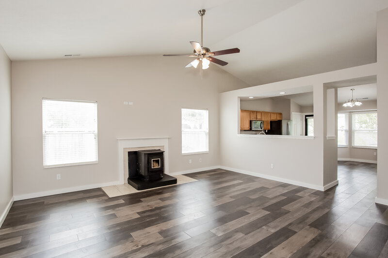 2,140/Mo, 5620 Willowridge Ct Indianapolis, IN 46221 Living Room View