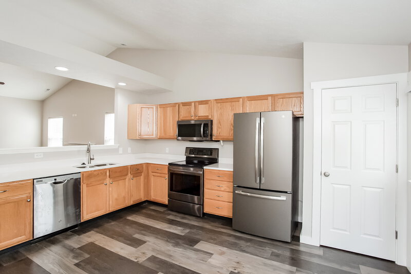 2,140/Mo, 5620 Willowridge Ct Indianapolis, IN 46221 Kitchen View