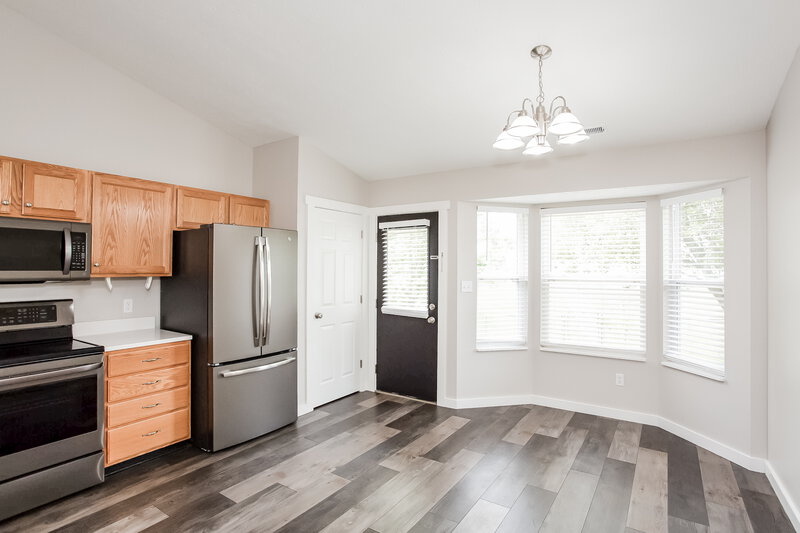 2,140/Mo, 5620 Willowridge Ct Indianapolis, IN 46221 Kitchen View 2