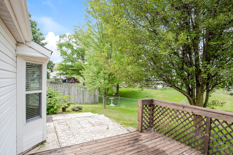 2,140/Mo, 5620 Willowridge Ct Indianapolis, IN 46221 Deck View